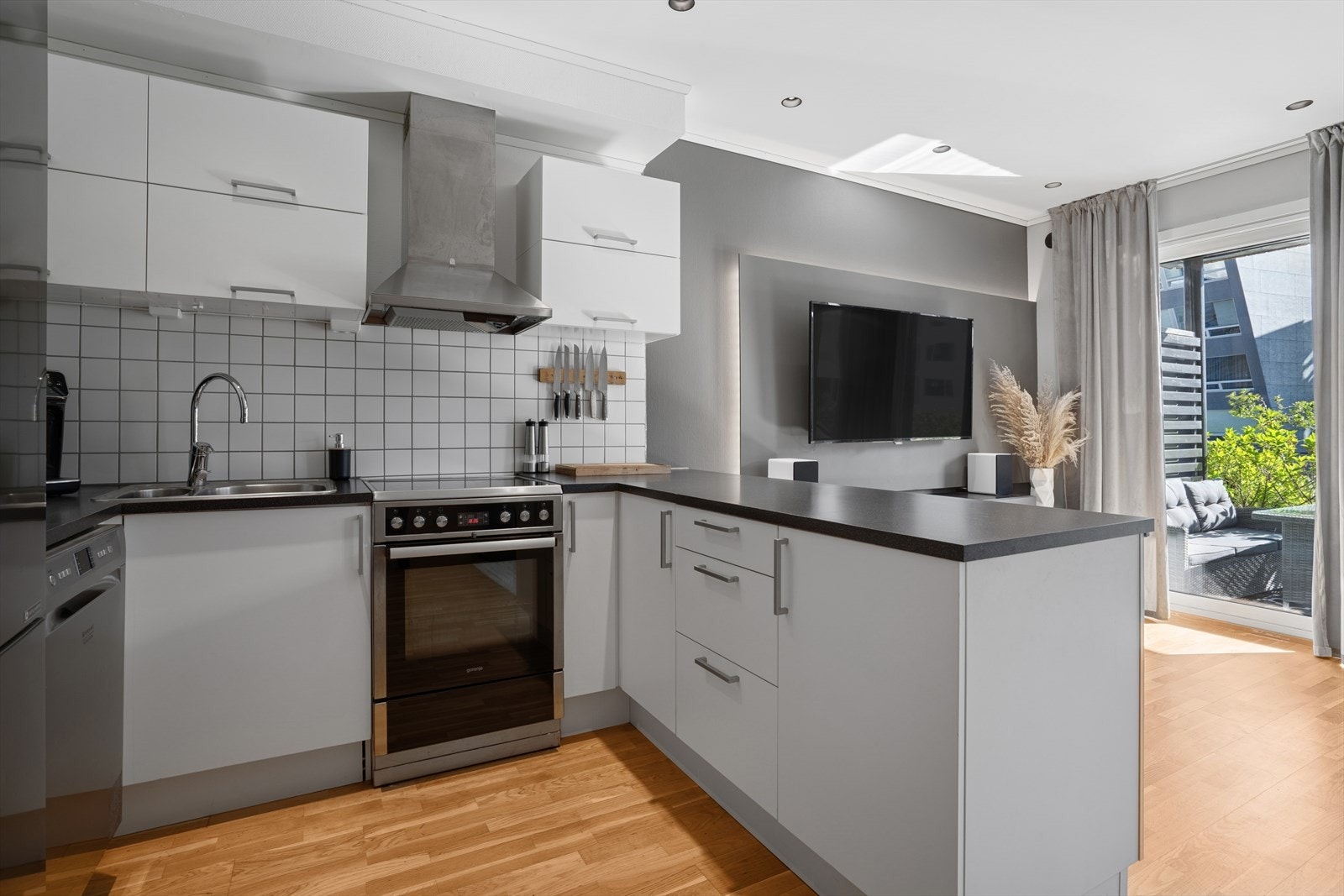 Praktisk kjøkkenøy for den som er glad i å bake og lage mat. Galleribilde