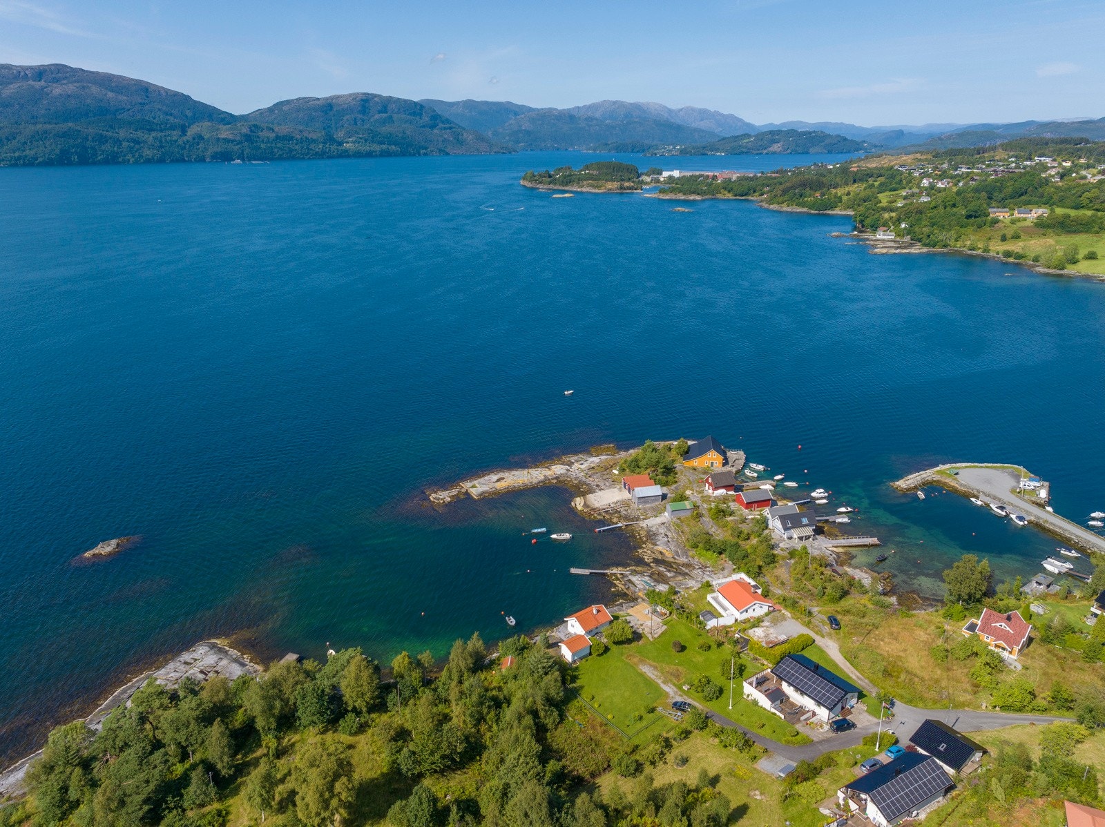 Det er 4 km til Venjaneset fergekai Galleribilde