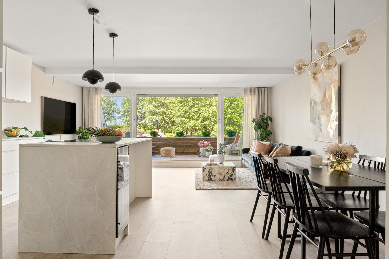 Dette er en svært attraktiv og innholdsrik 3-romsleilighet med gjennomgående planløsning Galleribilde