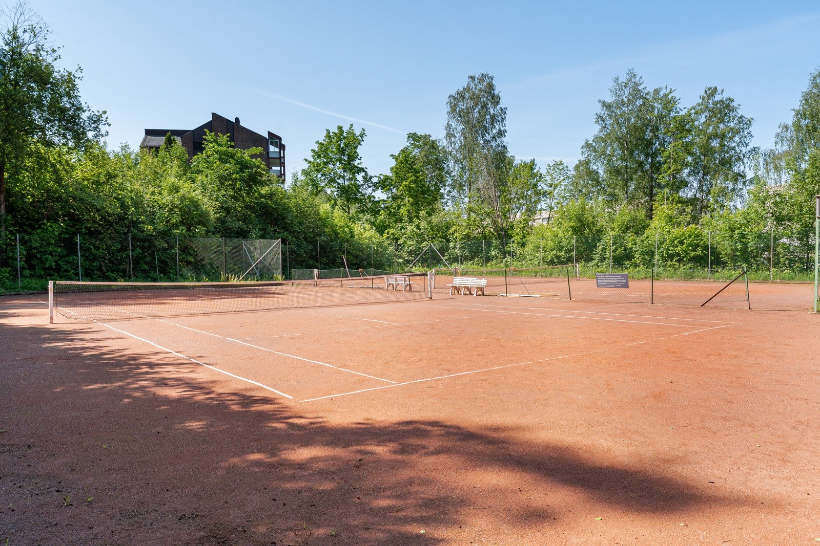 Tennisbanen tilhører sameiet Galleribilde