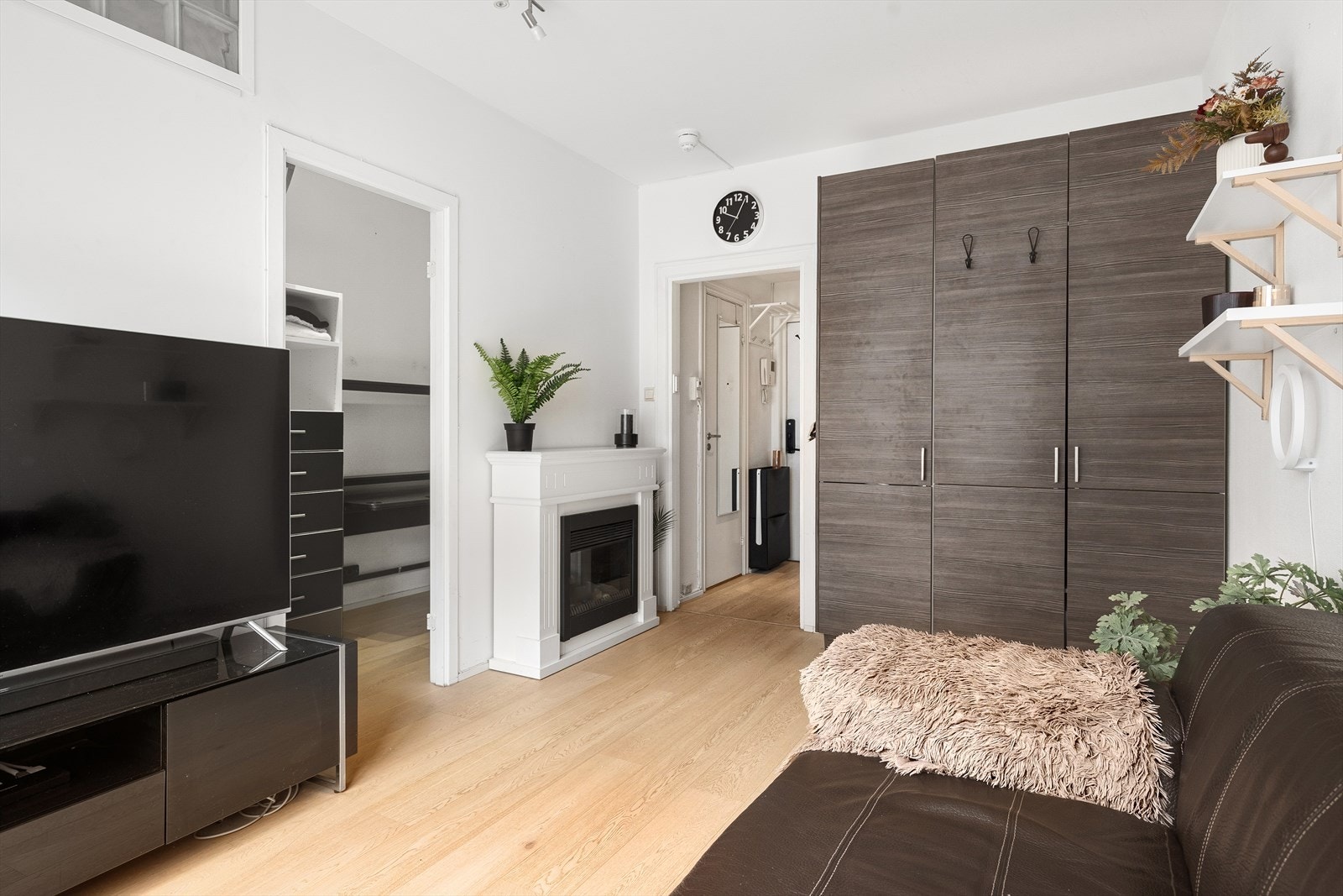 1-stavs eikeparkett på gulv. Galleribilde