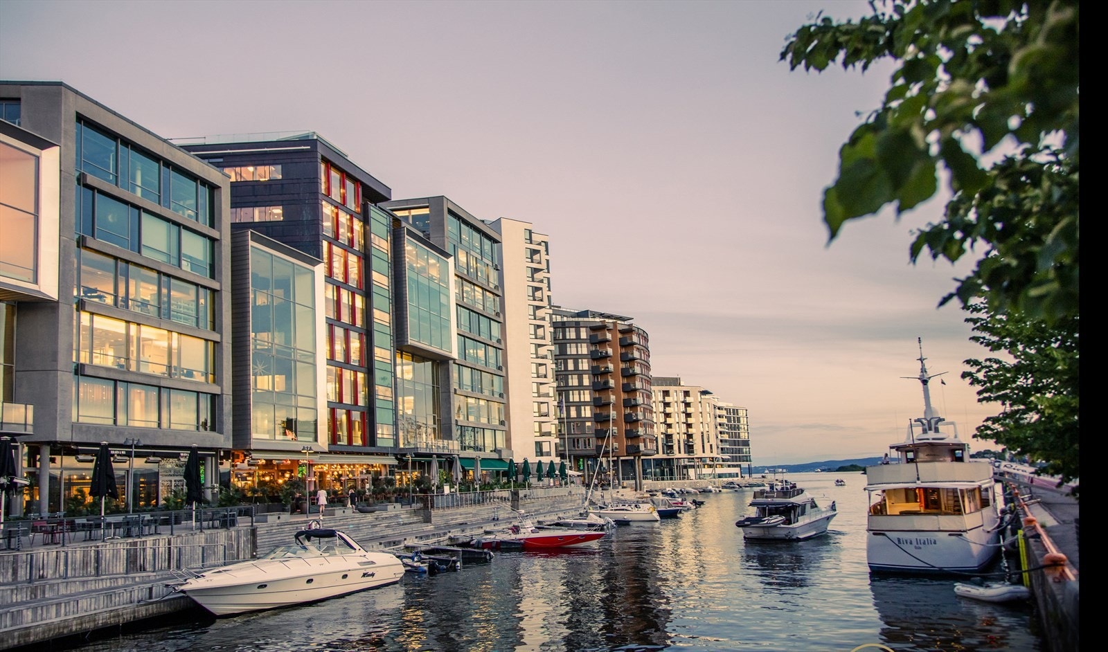 Det er ca. 8 minutter å gå til det yrende bylivet på Tjuvholmen og Aker Brygge. Galleribilde