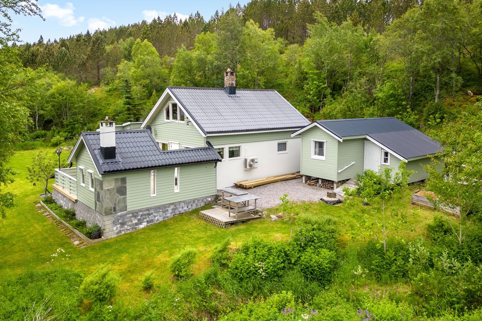 Hytten er nymalt nå i 2025 Galleribilde