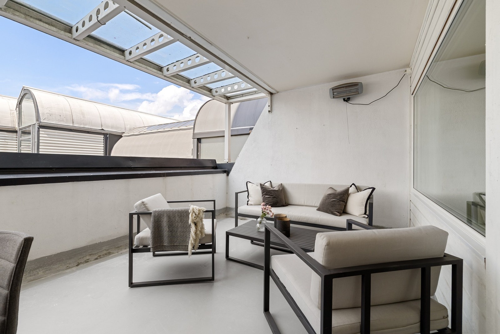 Sol fra ca. kl. 14 til solnedgang iflg. idligere eier. Galleribilde