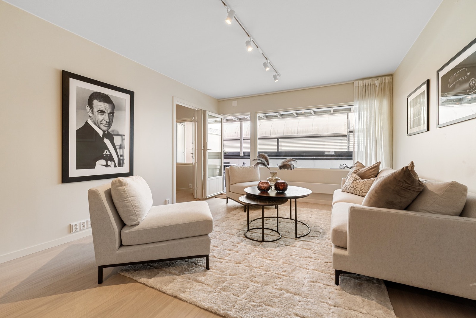 Eksklusiv og gjennomgående 4-roms leilighet med meget høy standard. Galleribilde