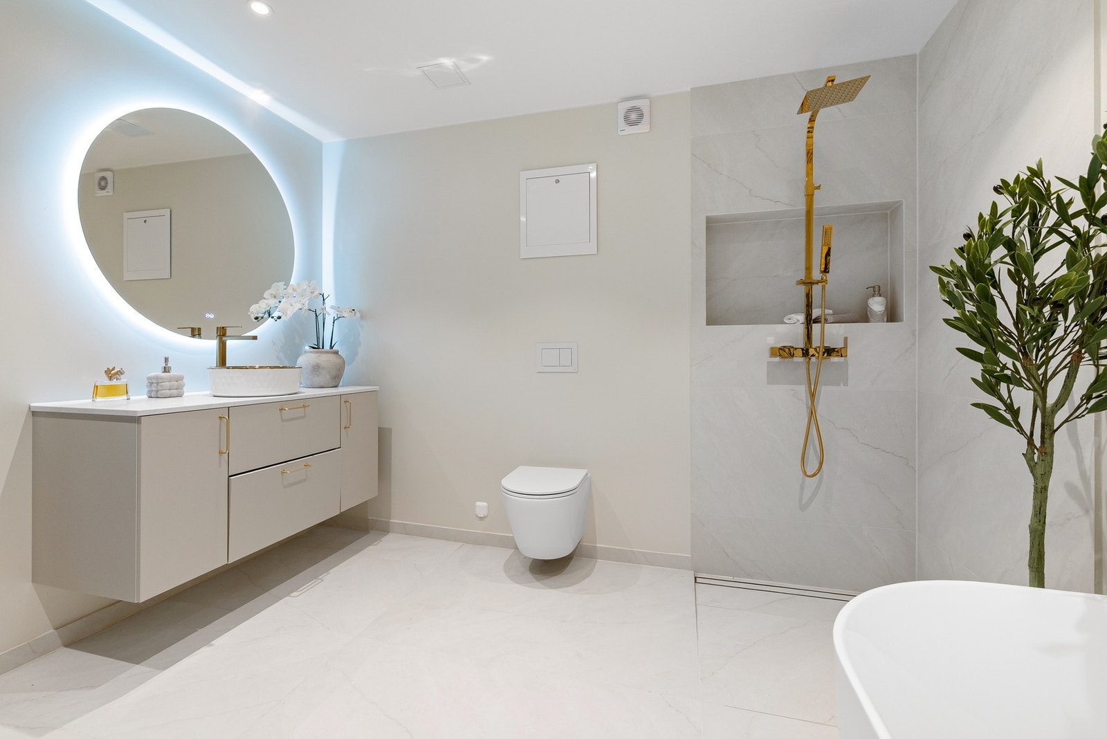 Påkostet baderom, totalrehabilitert i 2025. Galleribilde