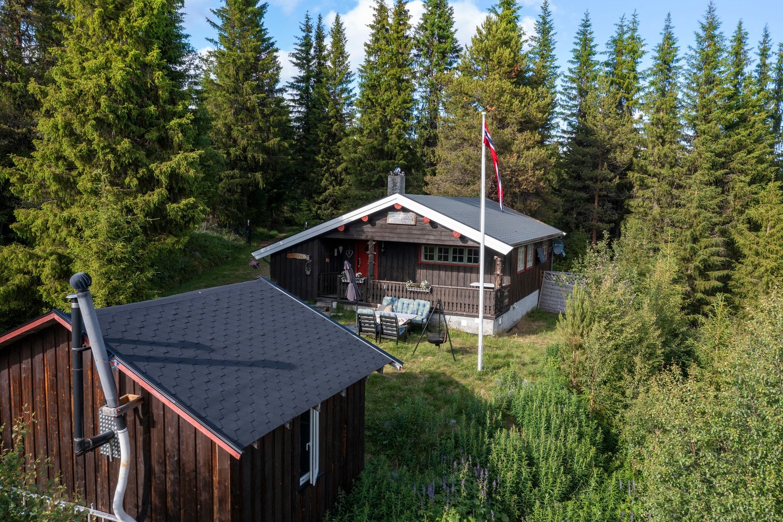 Hytte oig uthus Galleribilde