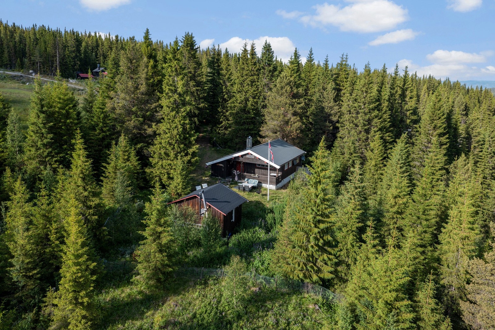 Oversiktsbilde av hytten Galleribilde