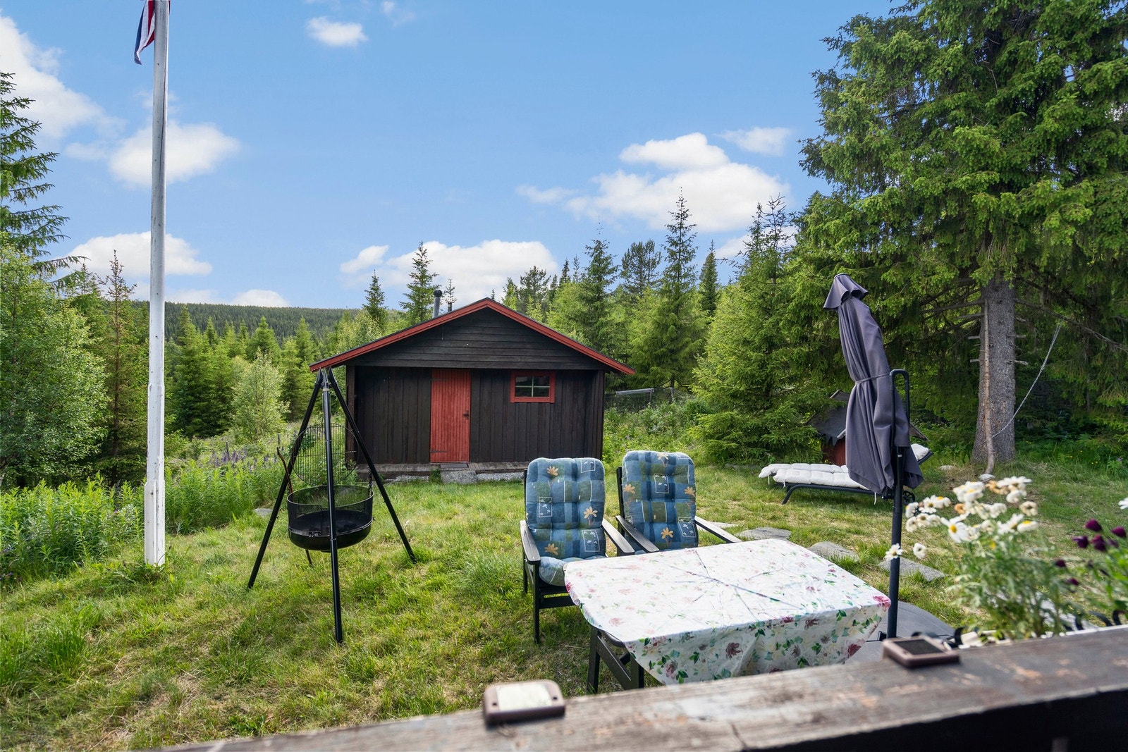 Uthuset på andre siden av tunet Galleribilde