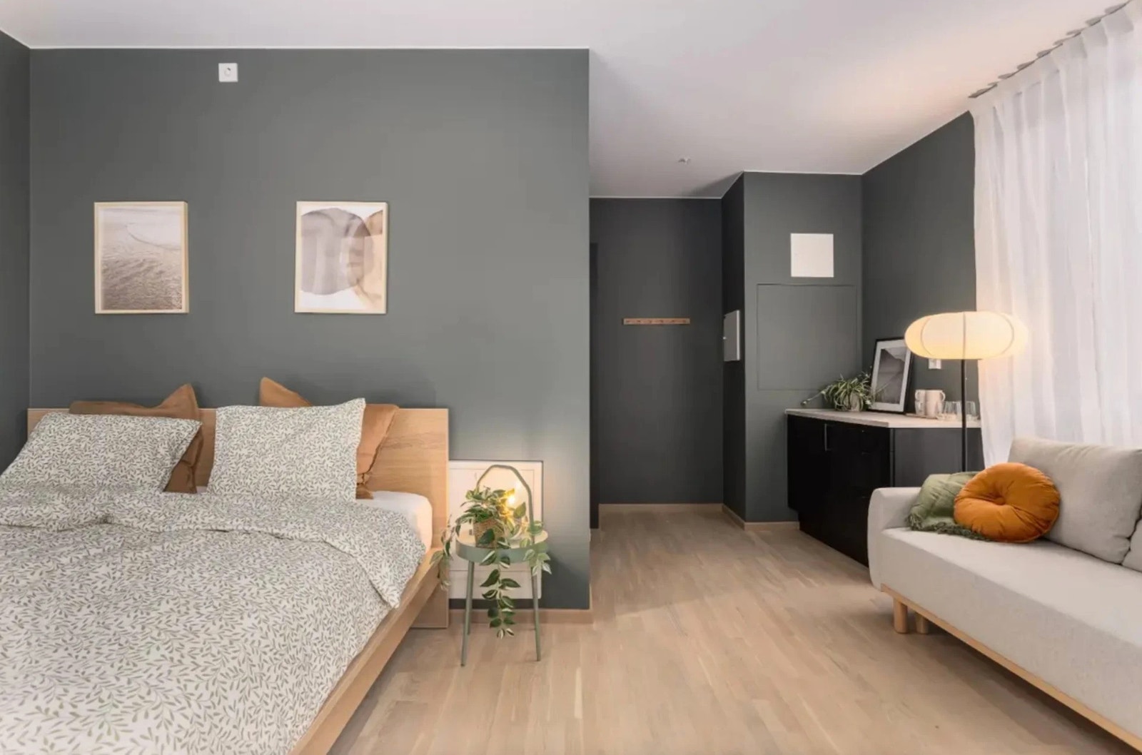 Bygget har to gjesteleiligheter du kan leie når du får besøk av venner eller familie Galleribilde