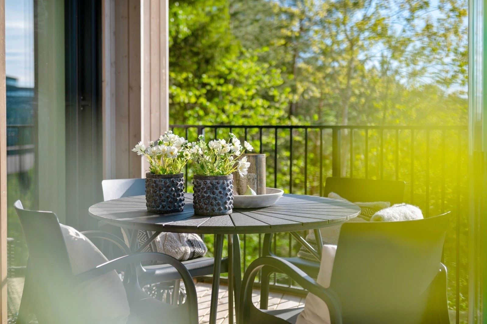 Utgang til balkong på 11 kvm fra stue Galleribilde