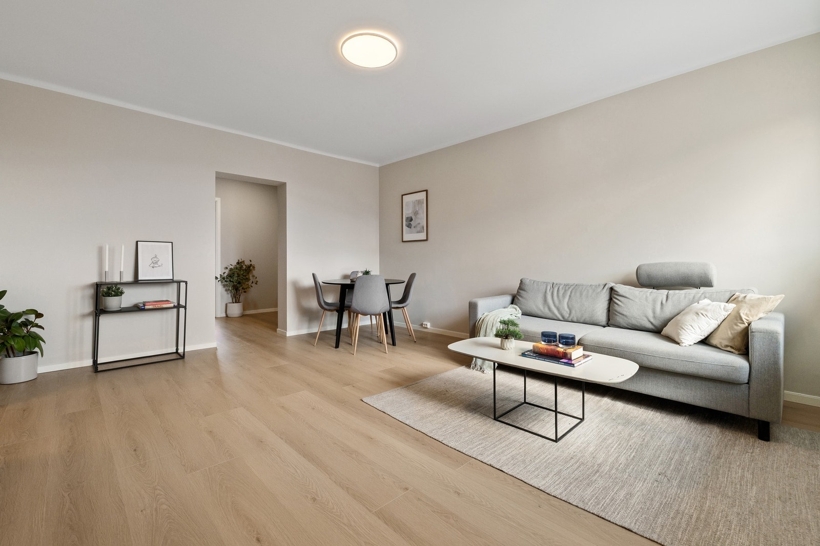 Lekkert gulv og rikelig med plass til ønsket innredning. Galleribilde