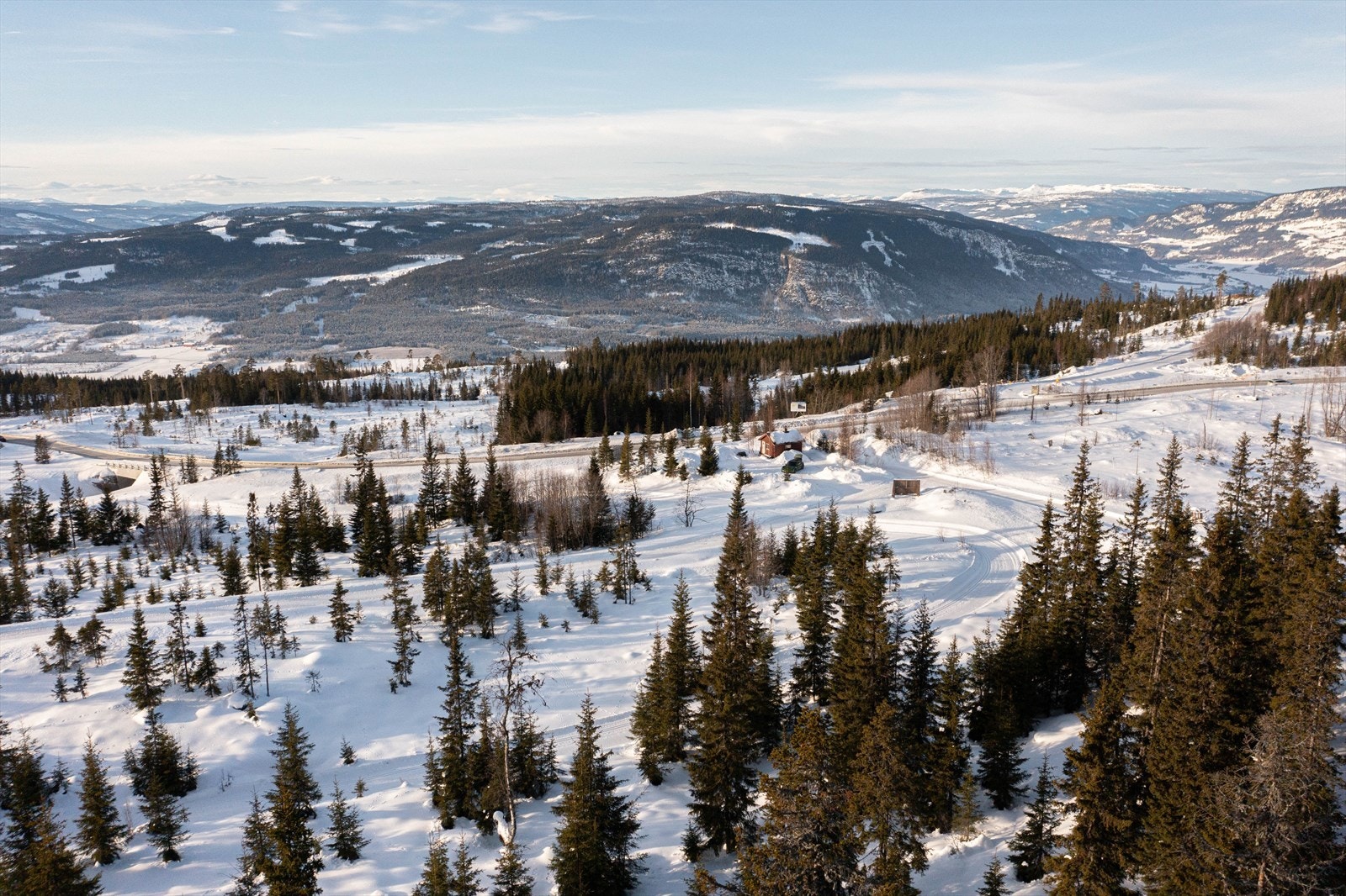 Tomten ligger med svært gunstige solforhold Galleribilde