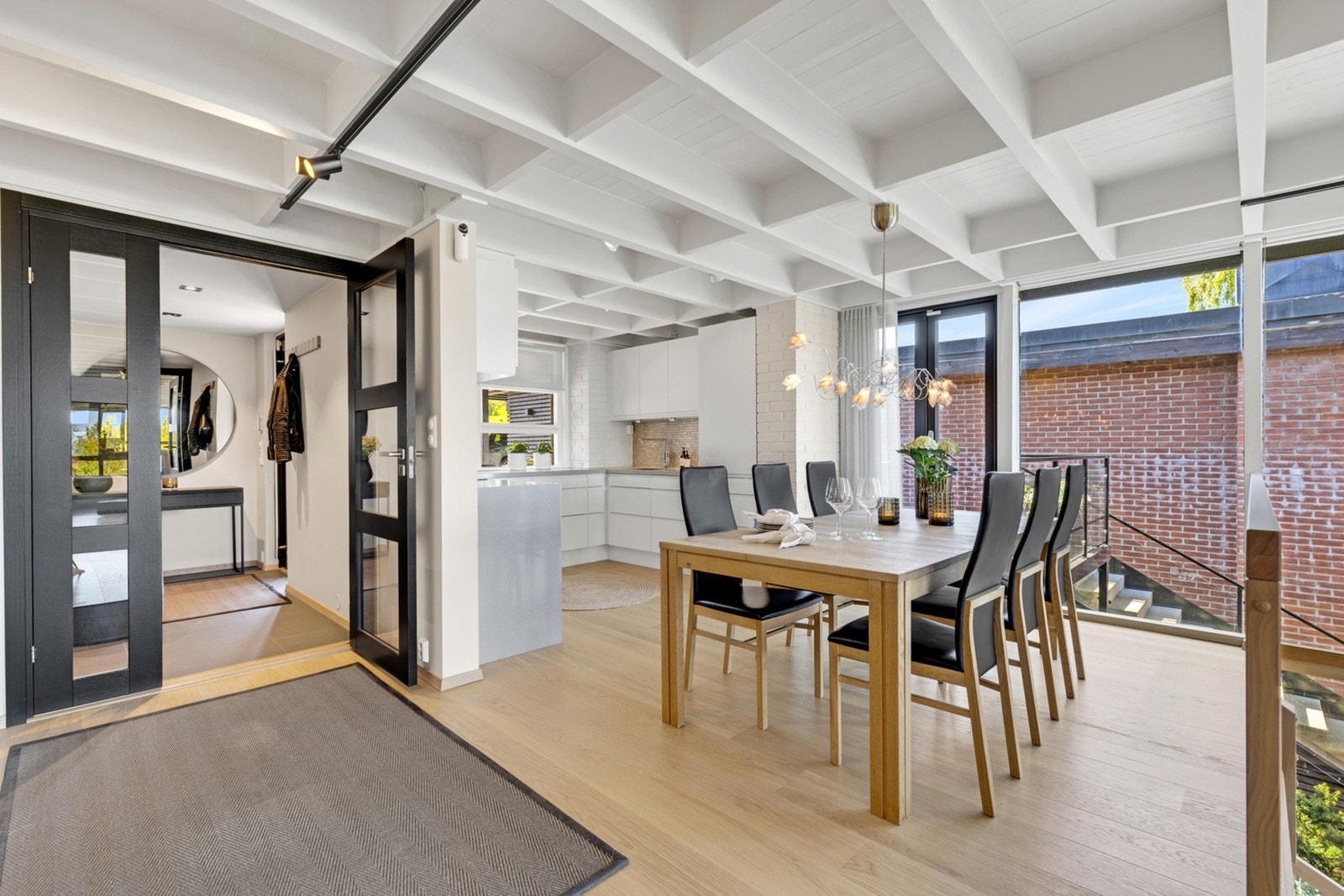 Både entré og kjøkken har varmekabler i gulvet. Galleribilde