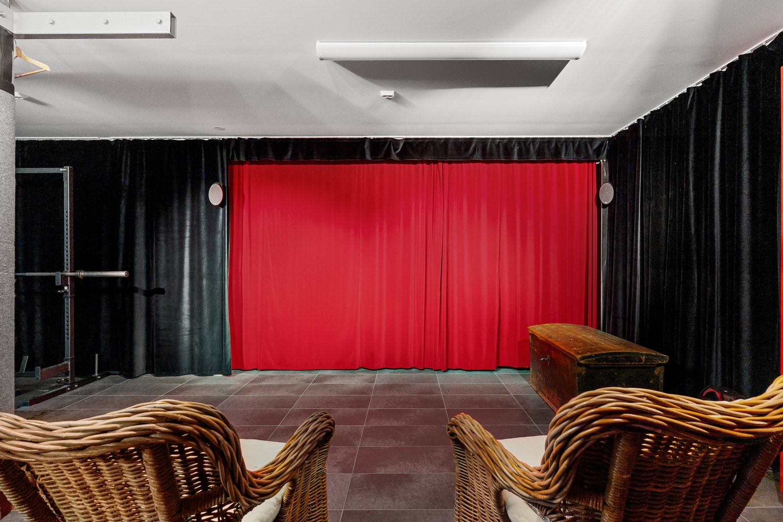 Disponibelt rom med kino- og teaterfølelse Galleribilde