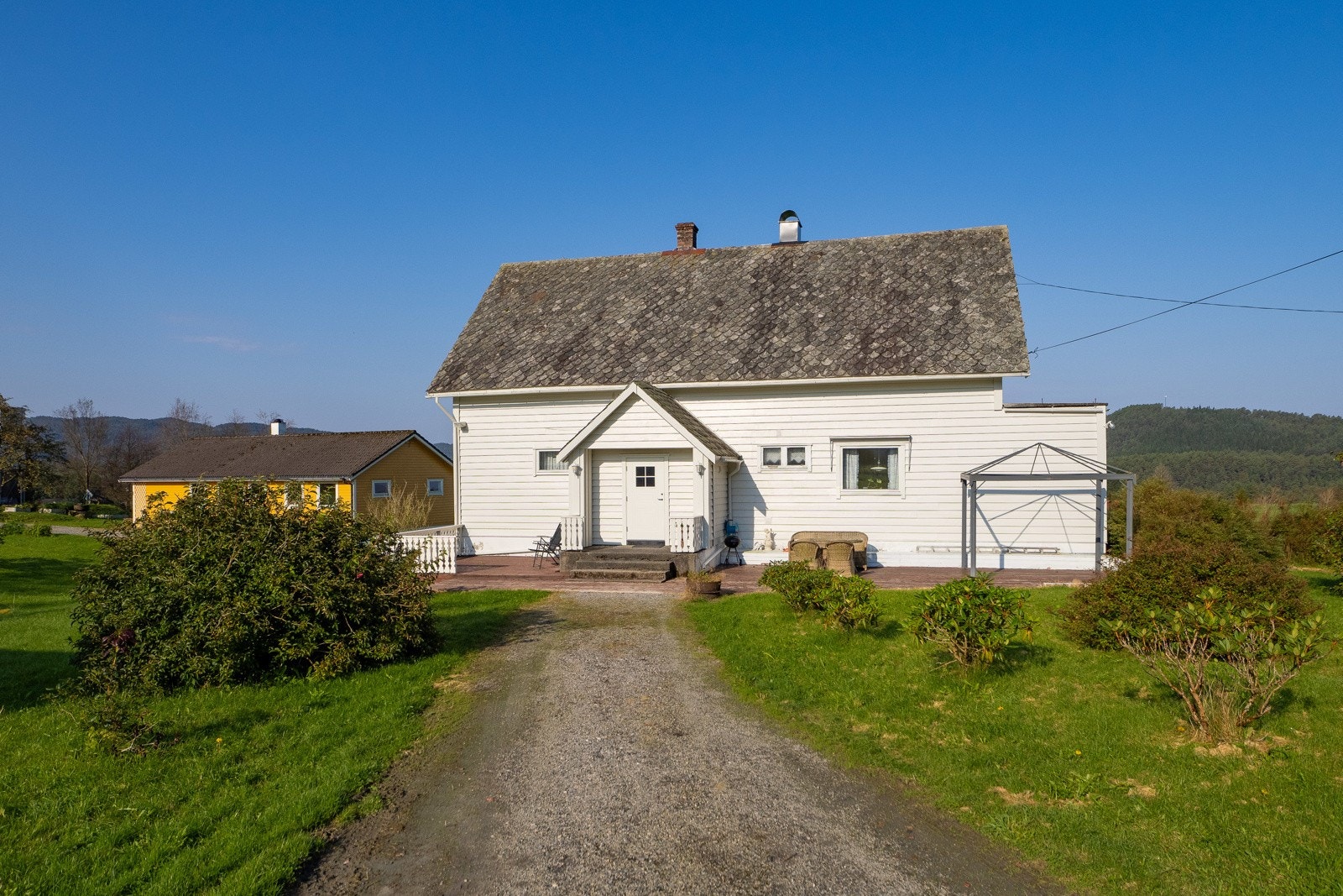 Hus 2 - Ute - 1 - Espen Mills Galleribilde