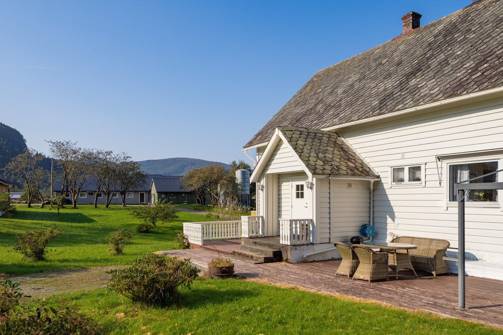 Hus 2 - Ute - 2 - Espen Mills Galleribilde