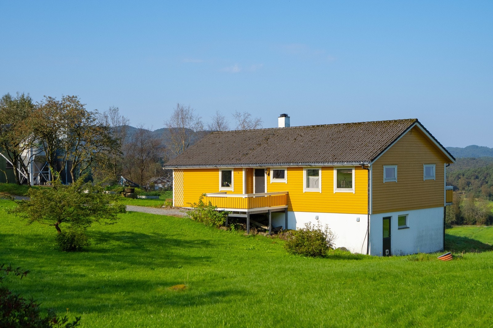 Hus 1 - Ute - 1 - Espen Mills Galleribilde