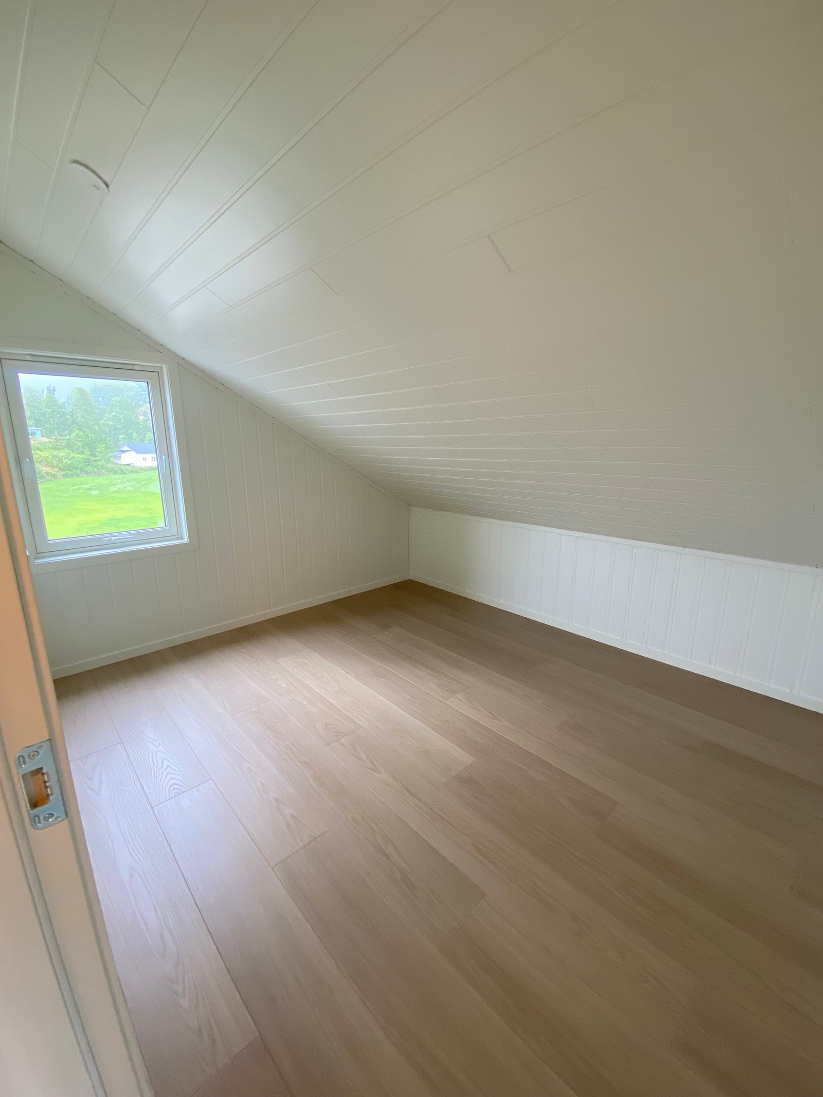 Et av to soverom på loftet. Galleribilde