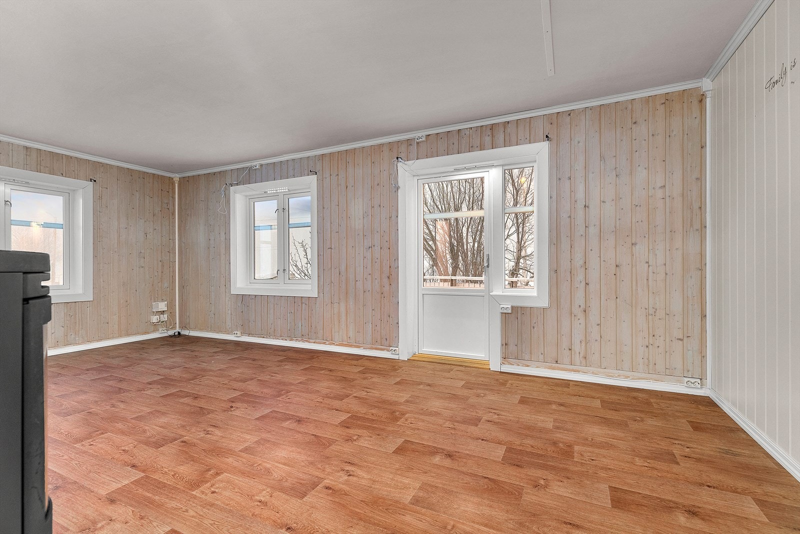 Fra stue er det utgang til terrasse. Galleribilde