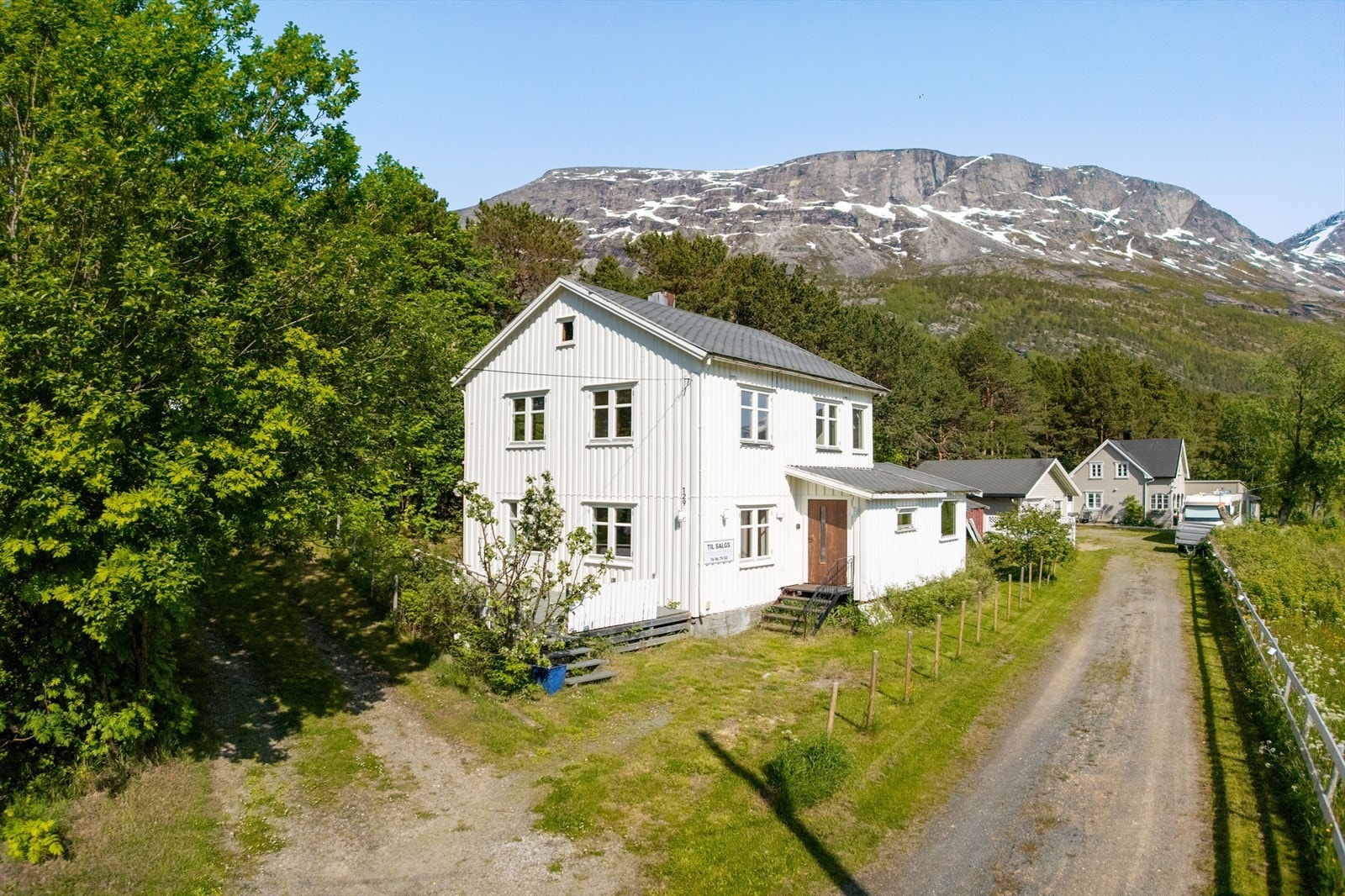 Bolig beliggende på Elvegård i Skjomen i naturskjønne omgivelser. Galleribilde