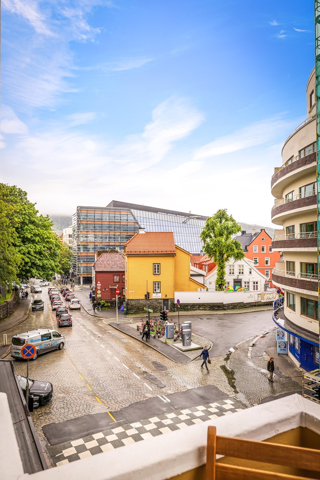 Her i fra har man orkesterplass til 17-mai prosesjonen. Galleribilde