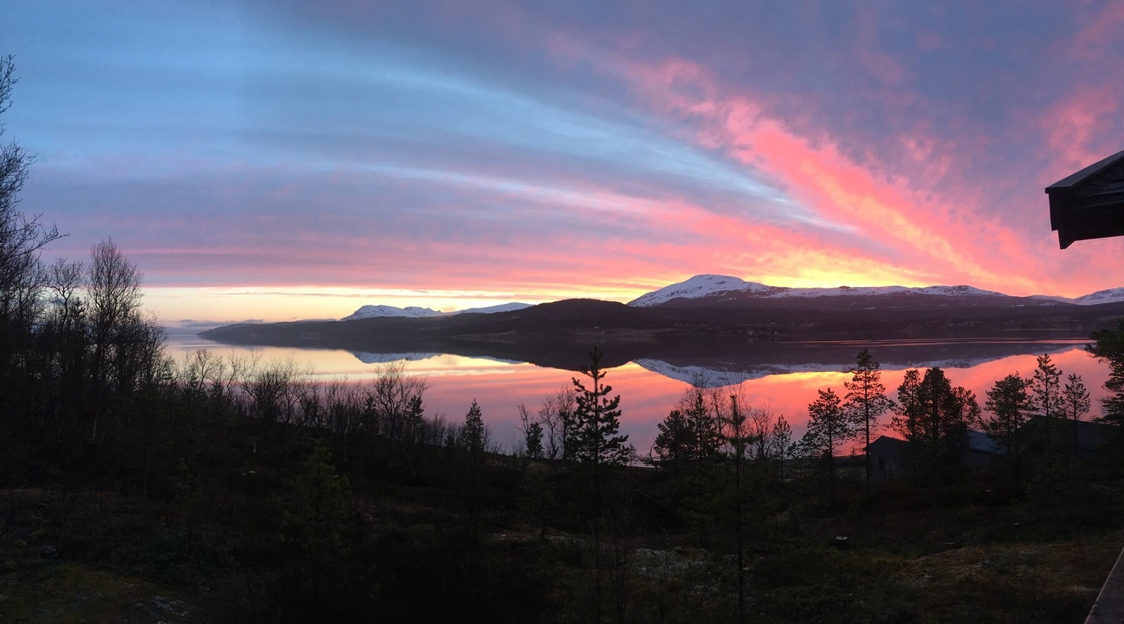 En storslått solnedgang med fargerik himmel (privat bilde). Galleribilde