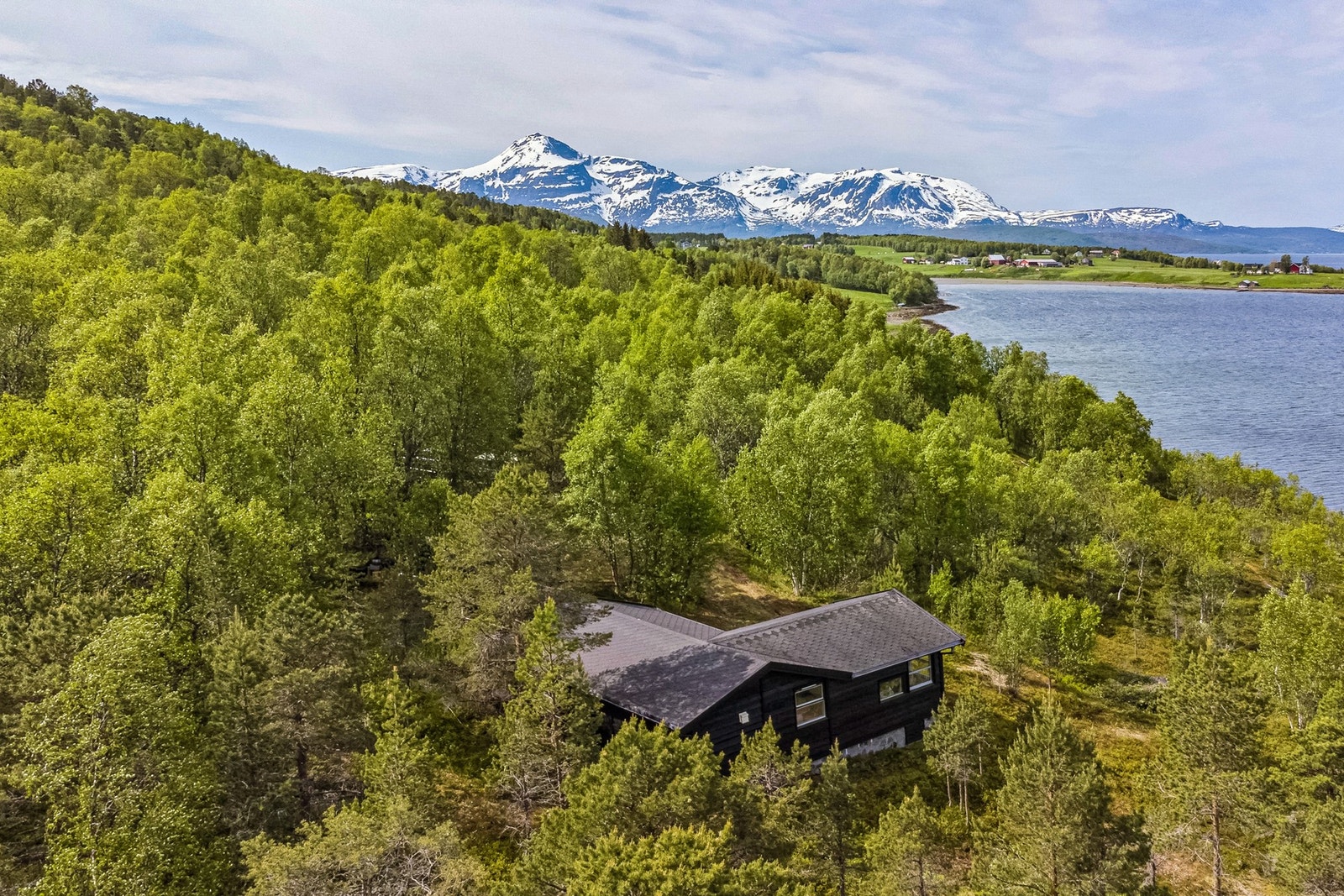 Hytten har svært gode solforhold - perfekt for lange, late sommerdager. Galleribilde