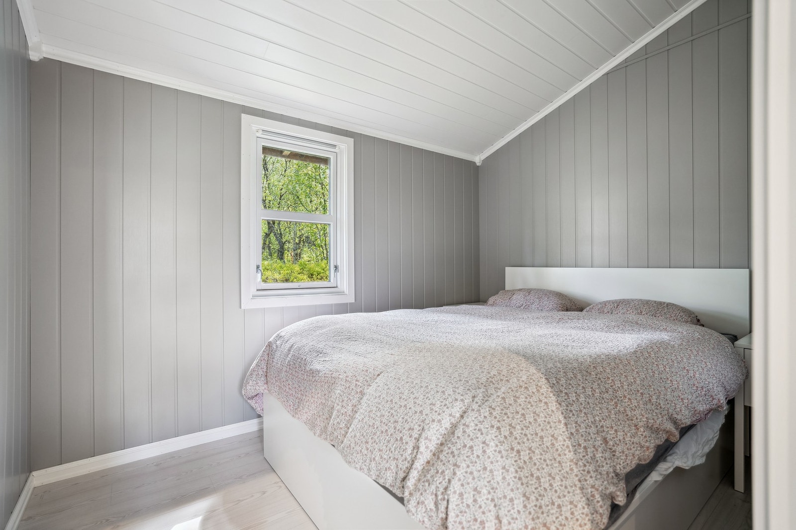 Soverom med plass til dobbeltseng. Galleribilde