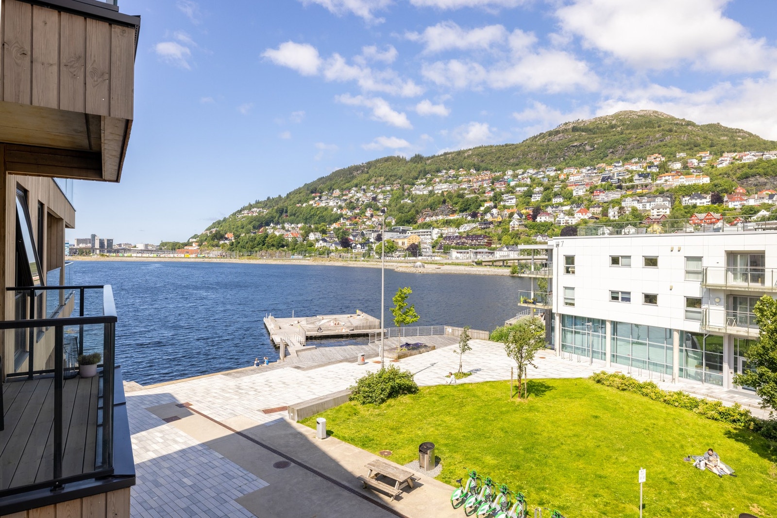 I tillegg til flott utsikt mot Store Lungegårdsvann, Fløyfjellet og Ulriken. Galleribilde
