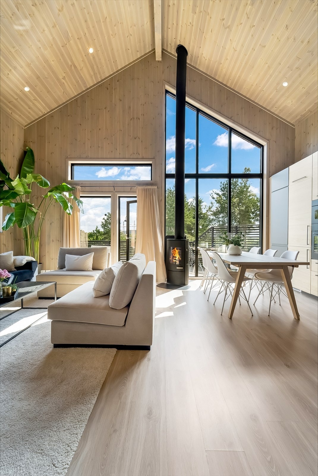 Trivelig stue med god takhøyde. Galleribilde