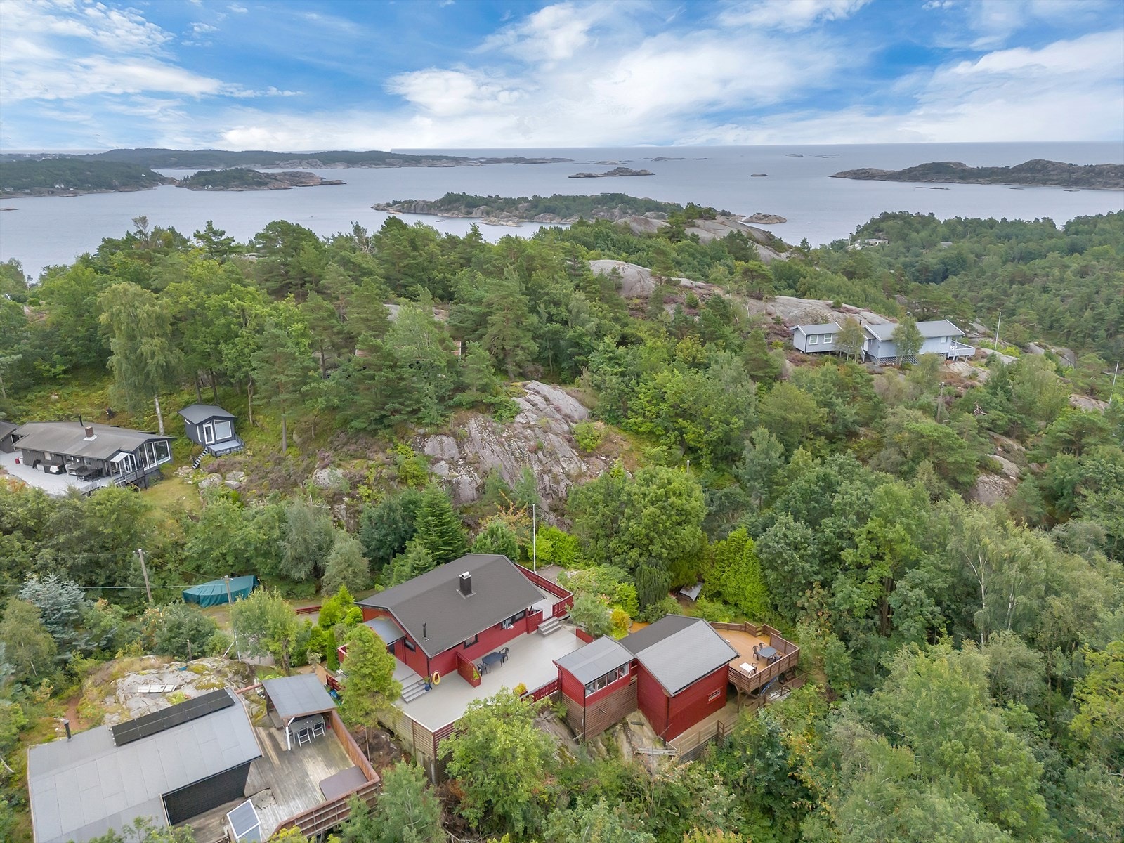 Vakre omgivelser med kort vei til sjøen Galleribilde