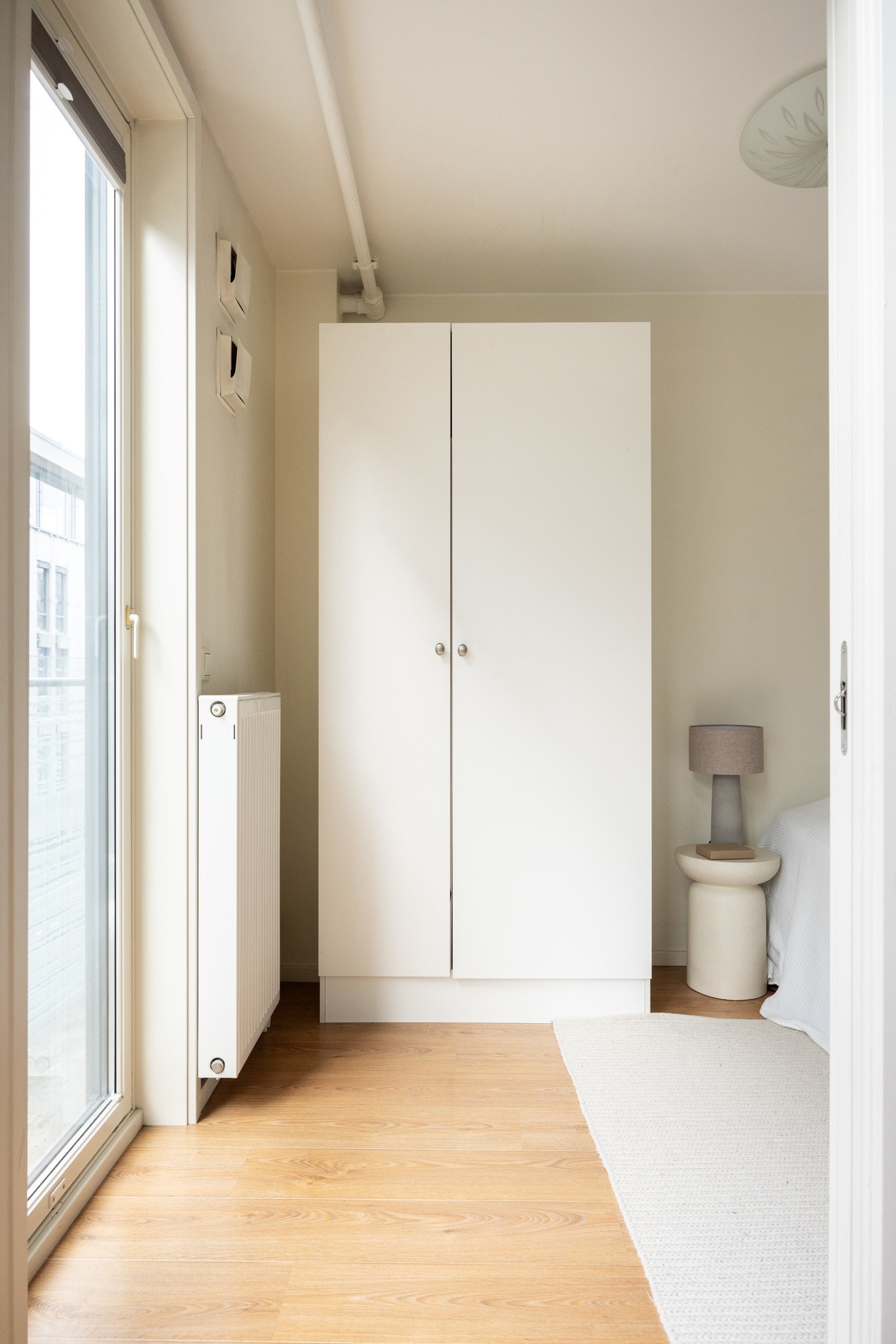 Det er totalt tre soverom i leiligheten hvor det ene ligger i første etasje Galleribilde