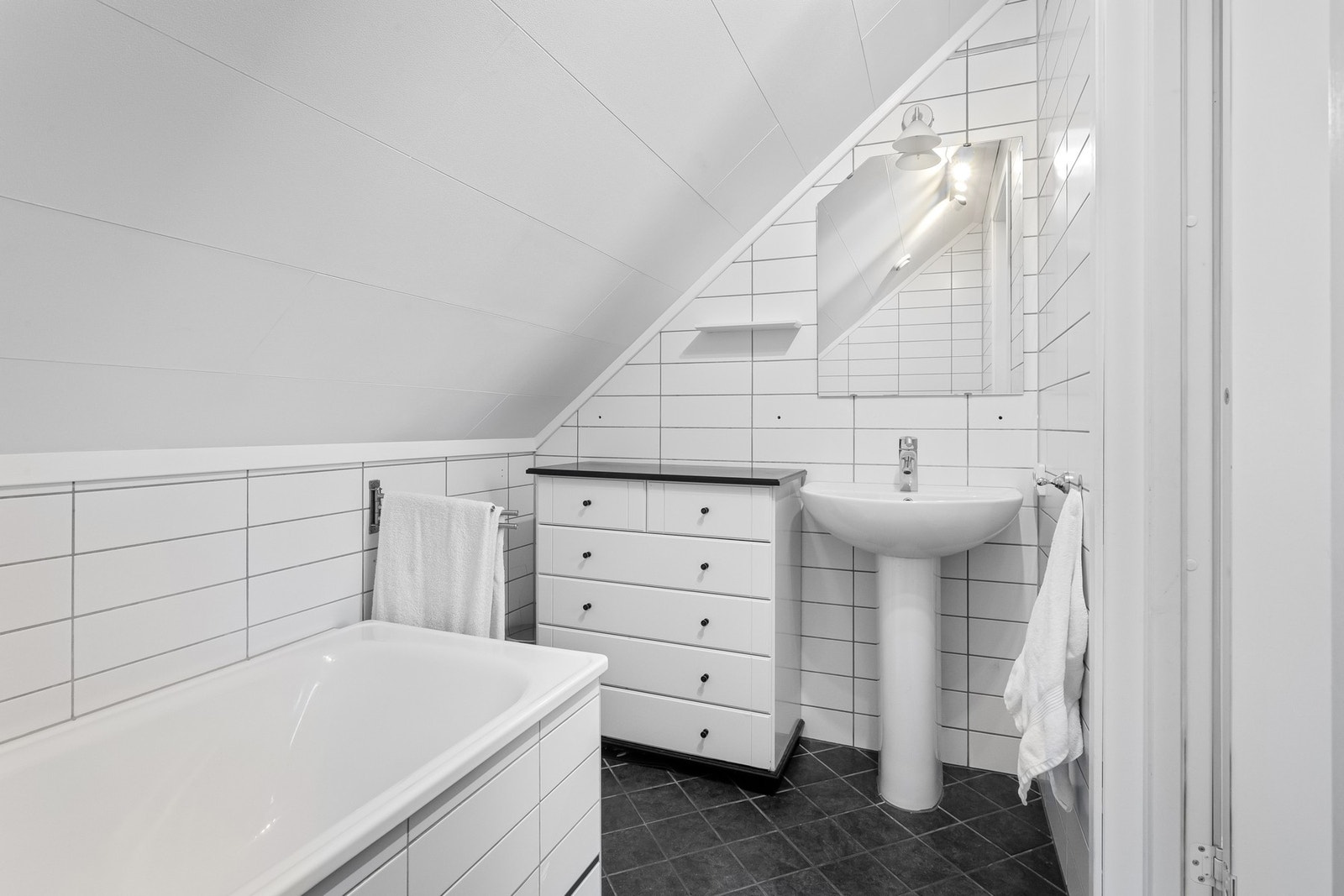 Flislagt baderom med varmekabler i gulv. Galleribilde