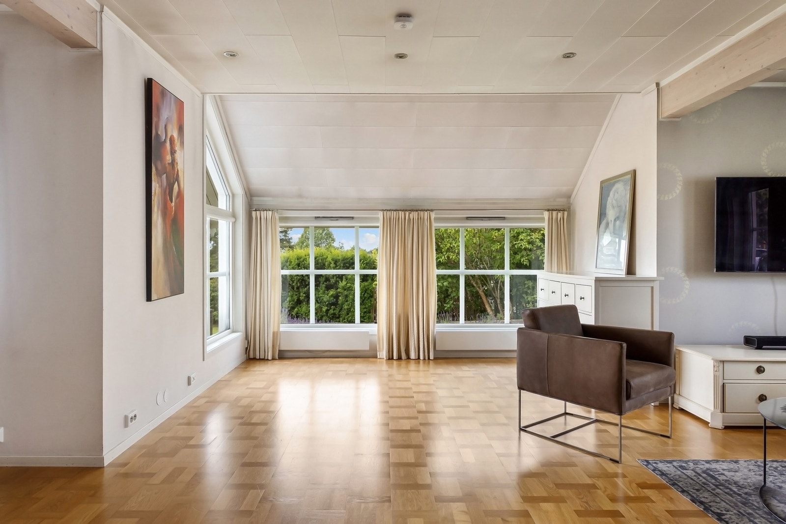 Boligen er fra 2006, og fremstår med meget god standard. Galleribilde