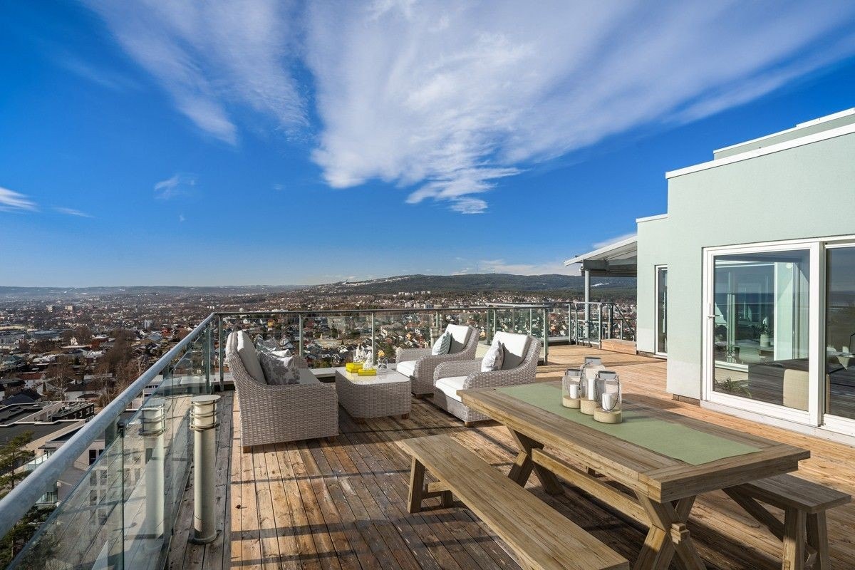 Velkommen til Grefsenkollveien 23! Dette er en unik penthouse leilighet med privat takterrasse Galleribilde