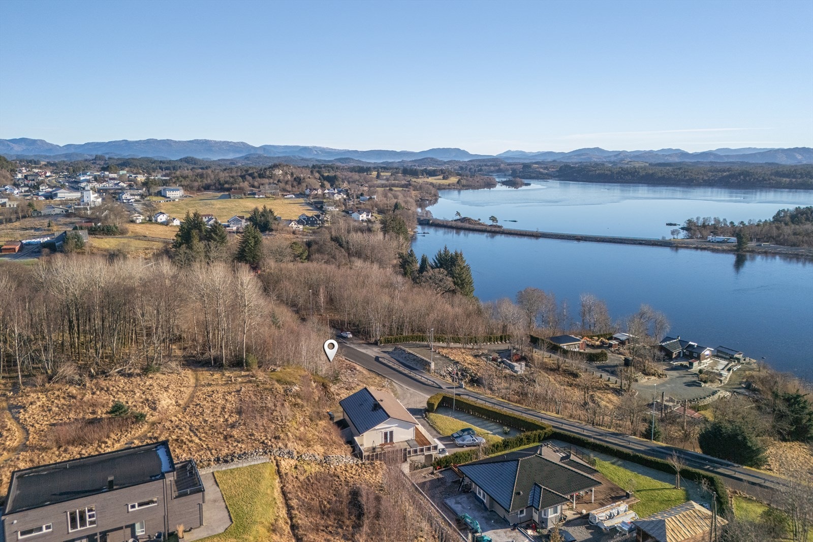 Velkommen til en romslig boligtomt like utenfor Sveio Sentrum! Galleribilde