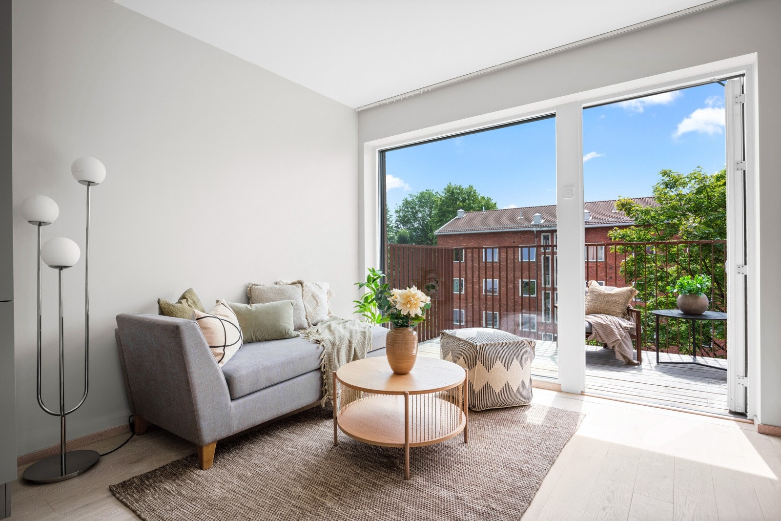 Utgang til balkong fra stuen Galleribilde