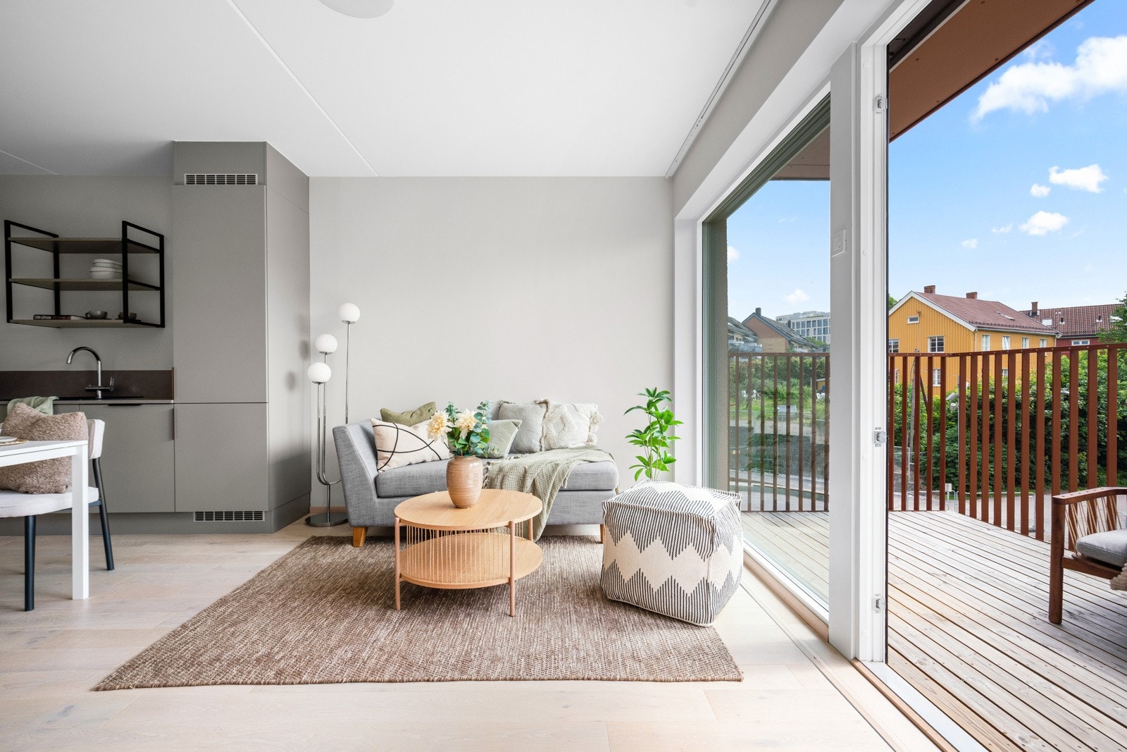 Utgang til balkong fra stuen Galleribilde