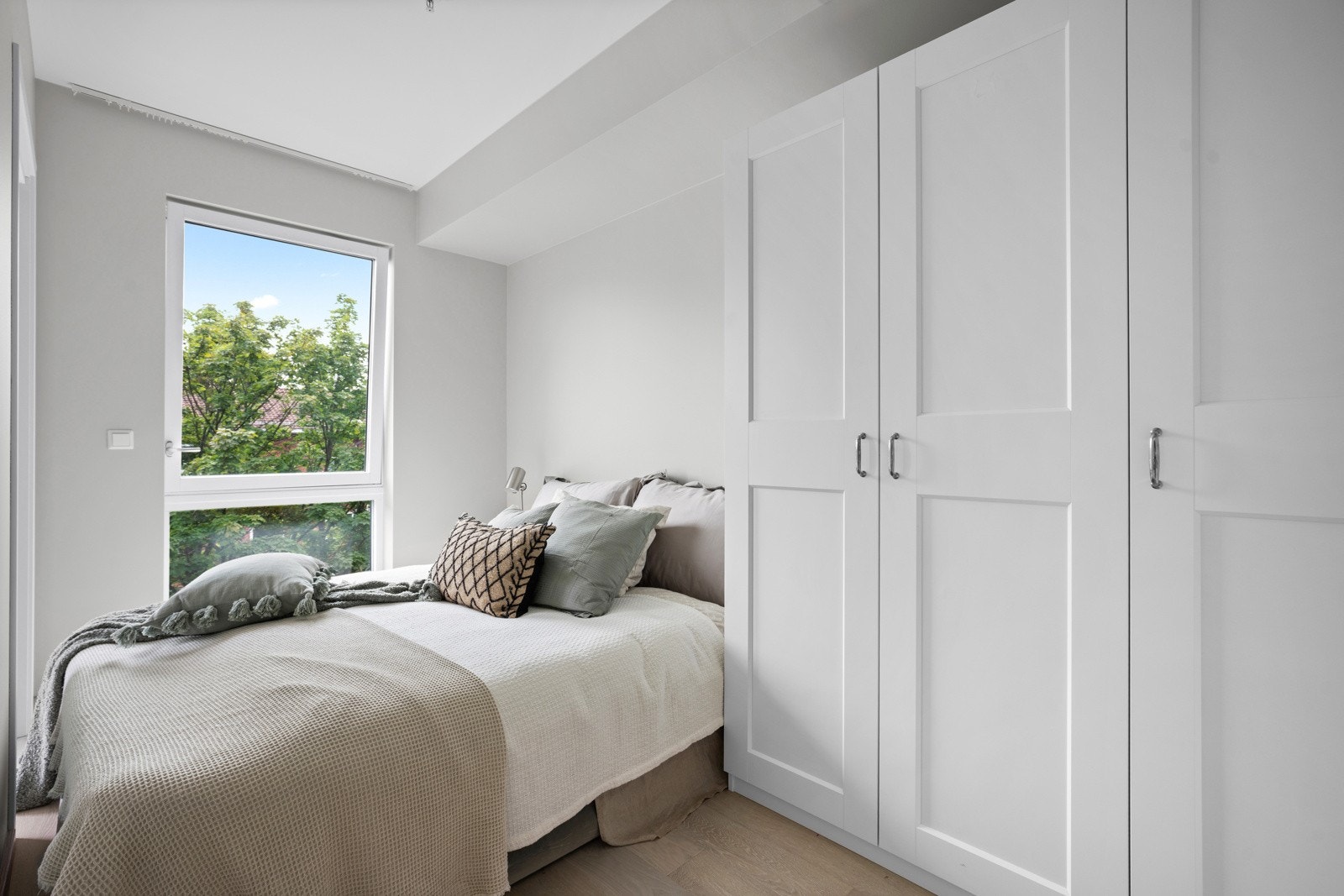 Soverom vendt mot rolige og trafikkstille omgivelser Galleribilde