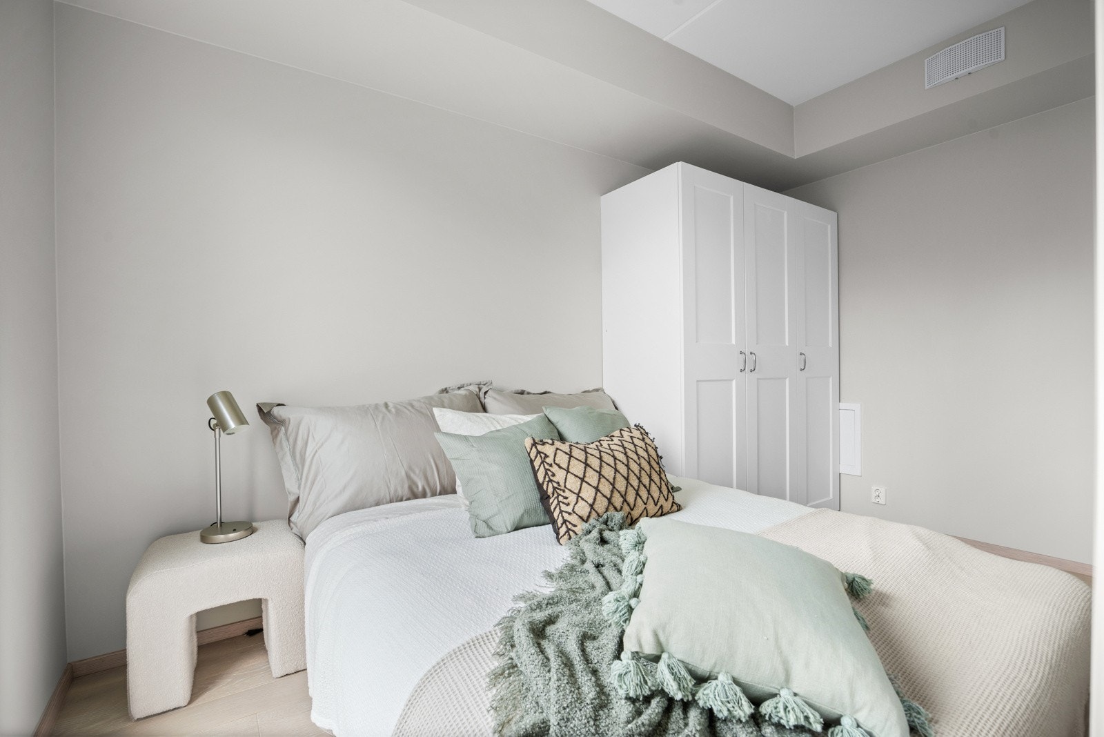 Soverom vendt mot rolige og trafikkstille omgivelser Galleribilde