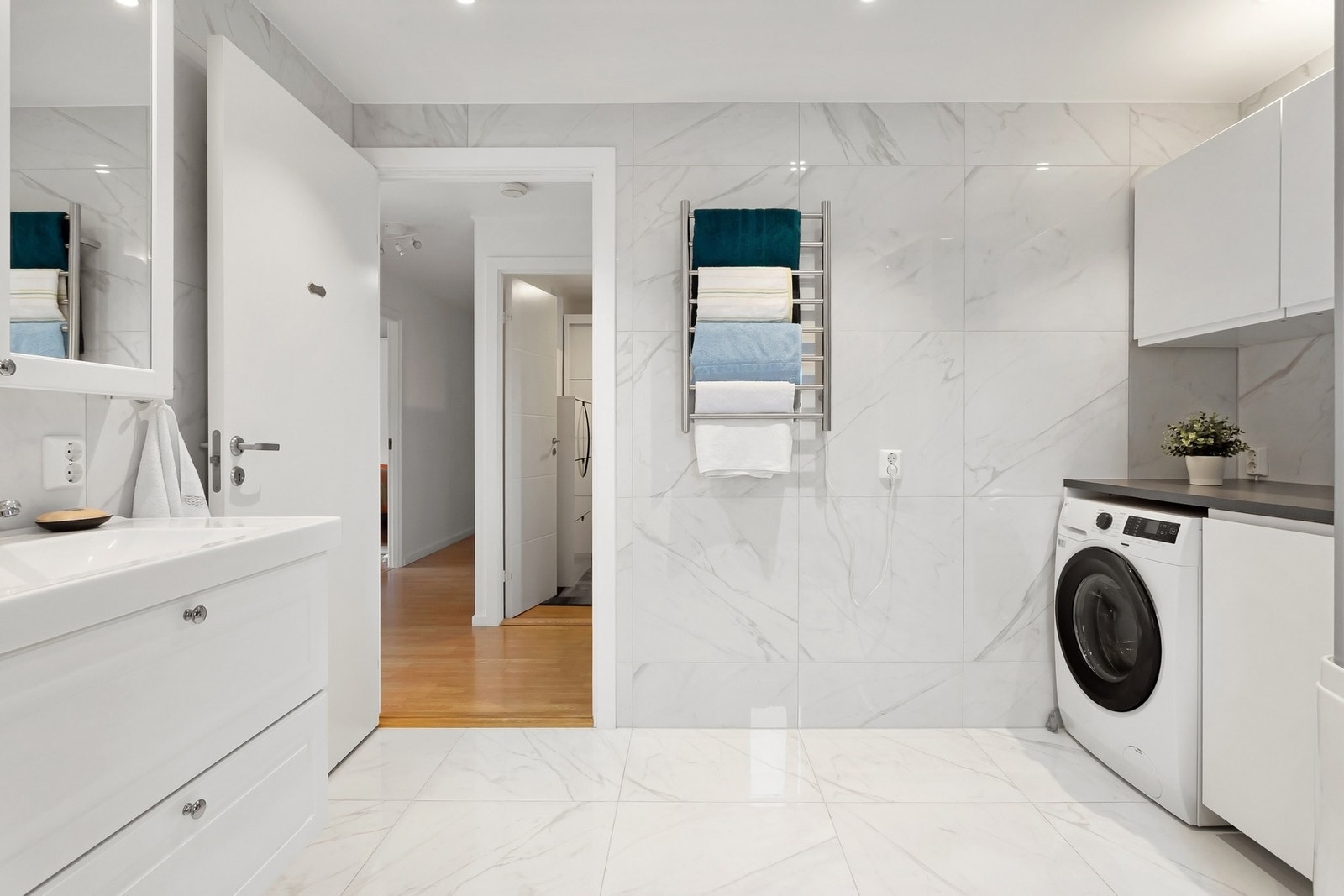 Badet inviterer til velvære og ro. Galleribilde