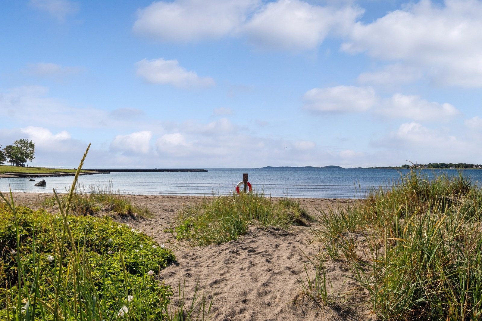 Ringshaugstranda er blant Oslofjordens største og mest populære badestrender med flott natursand. Galleribilde