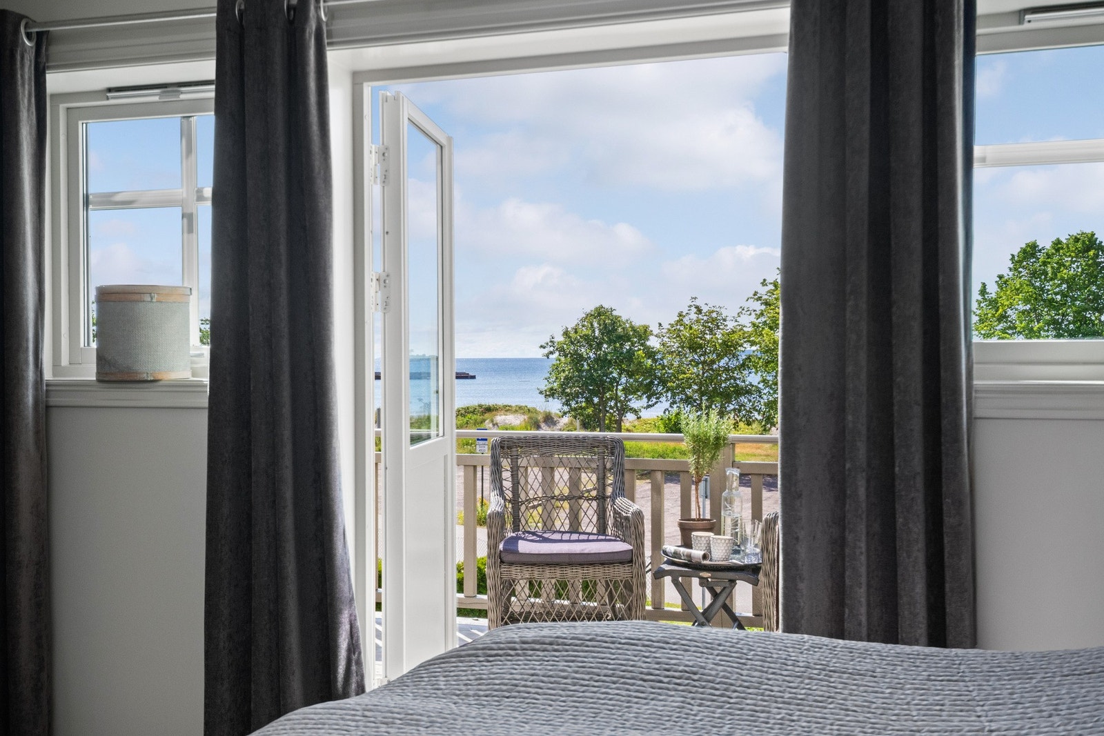 Hovedsoverommet er romslig og stilfullt, med egen balkong. Galleribilde