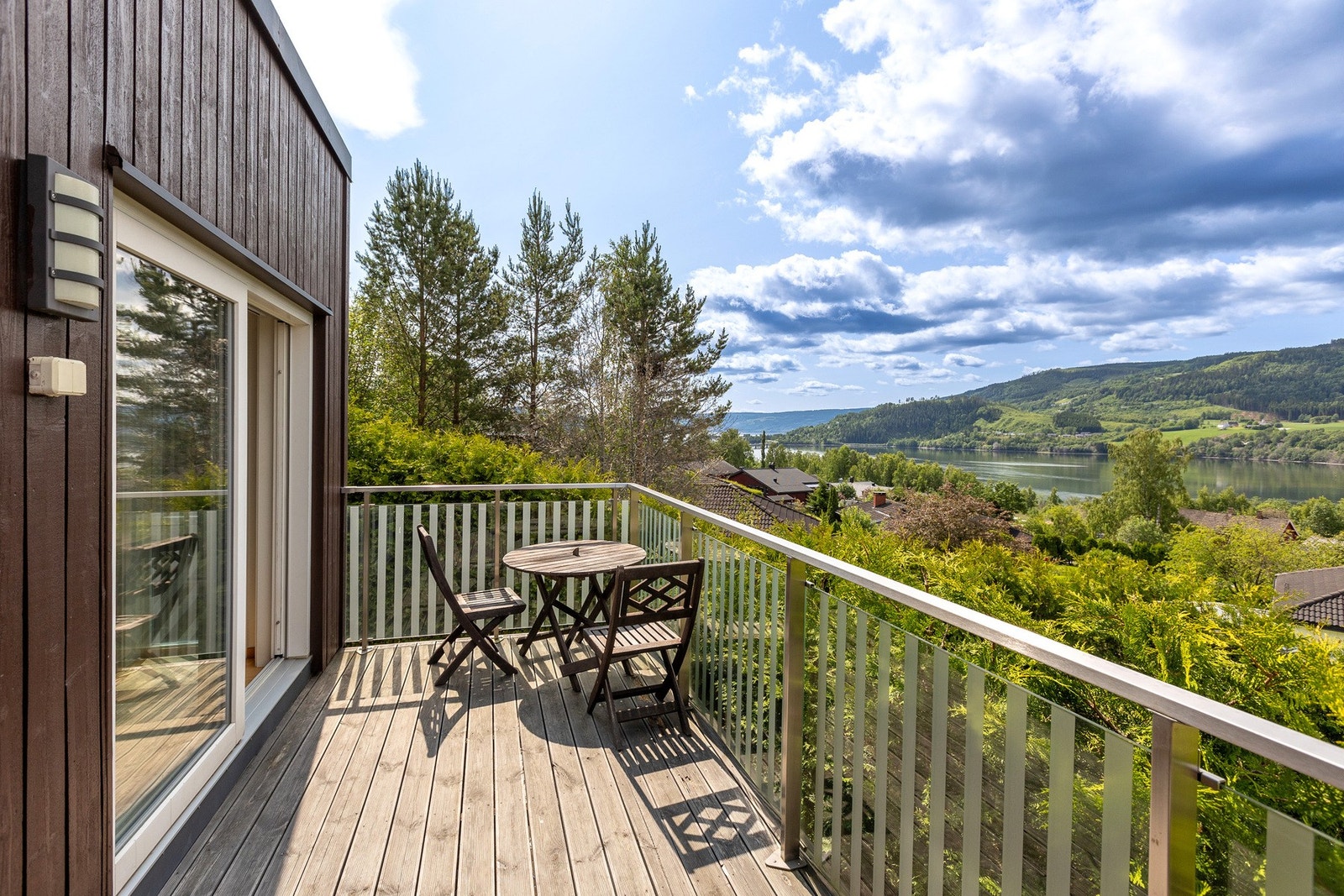 Området har en flott beliggenhet ikke langt unna Lågen, og byr på flotte friluftsmuligheter året rundt. Galleribilde