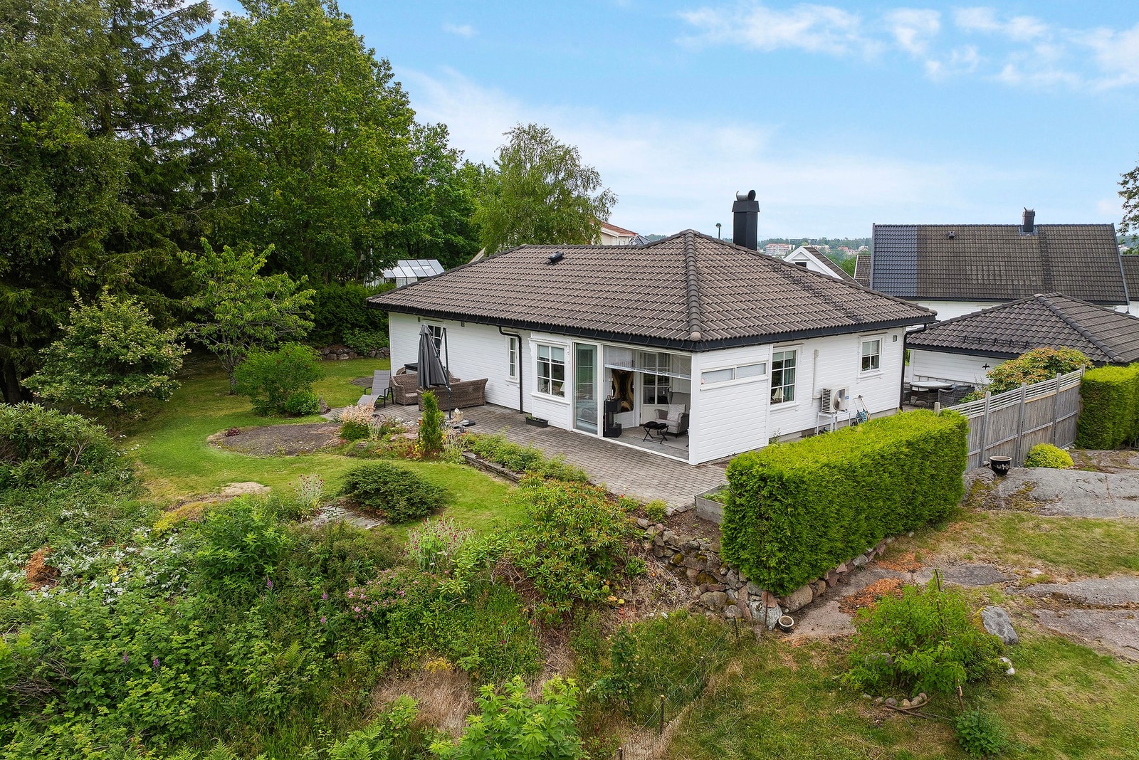 Jørn Andersen og EIE Eiendomsmegling ønsker velkommen til Stuestokkveien 81 Galleribilde