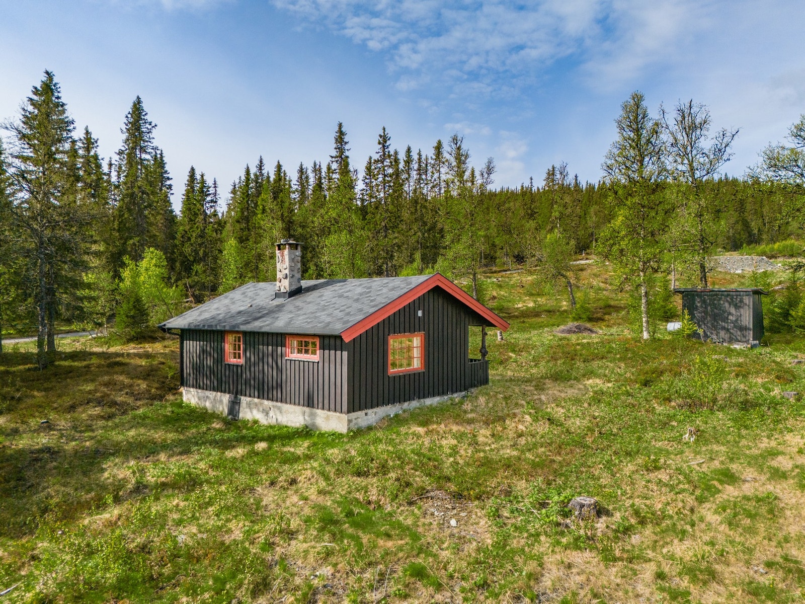 Eiendommen har en tomt på 947,7 kvm med gode muligheter. Galleribilde