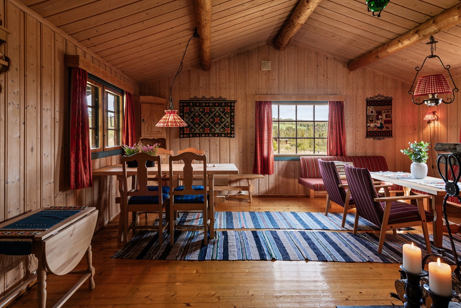 Hytten er godt bevart og har eldre stil med et stort potensial. Galleribilde