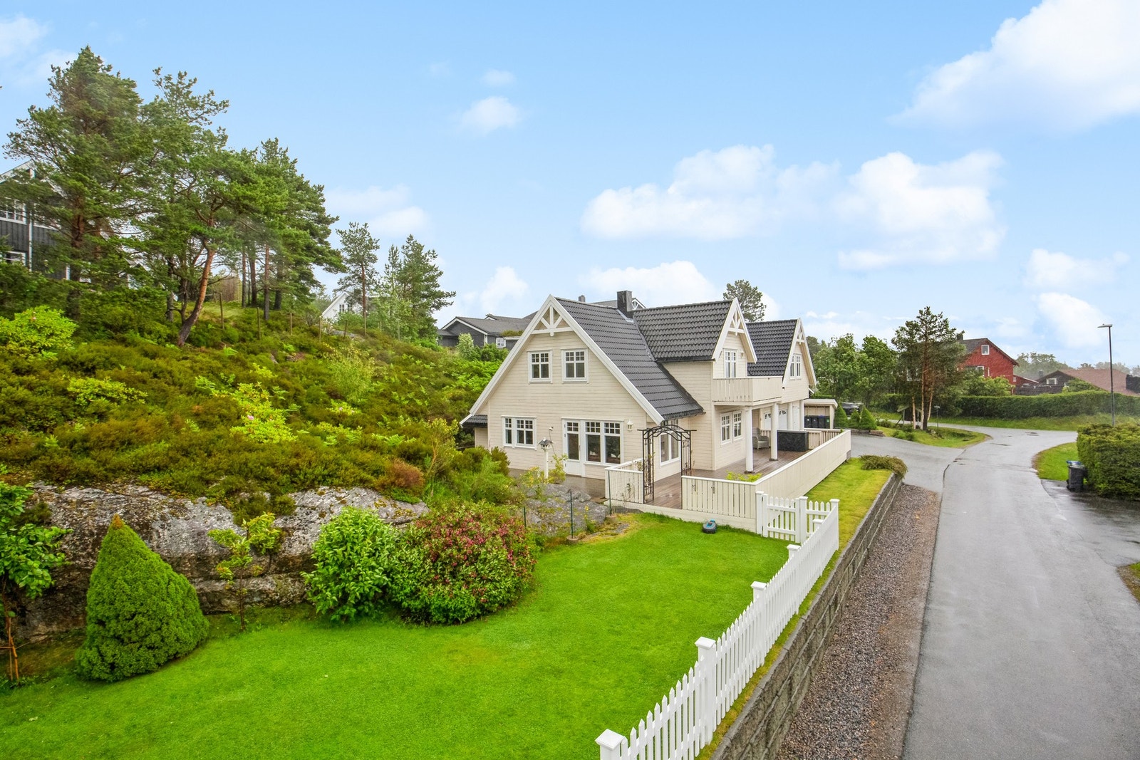 Fin og rolig beliggenhet i gate uten gjennomkjøring Galleribilde