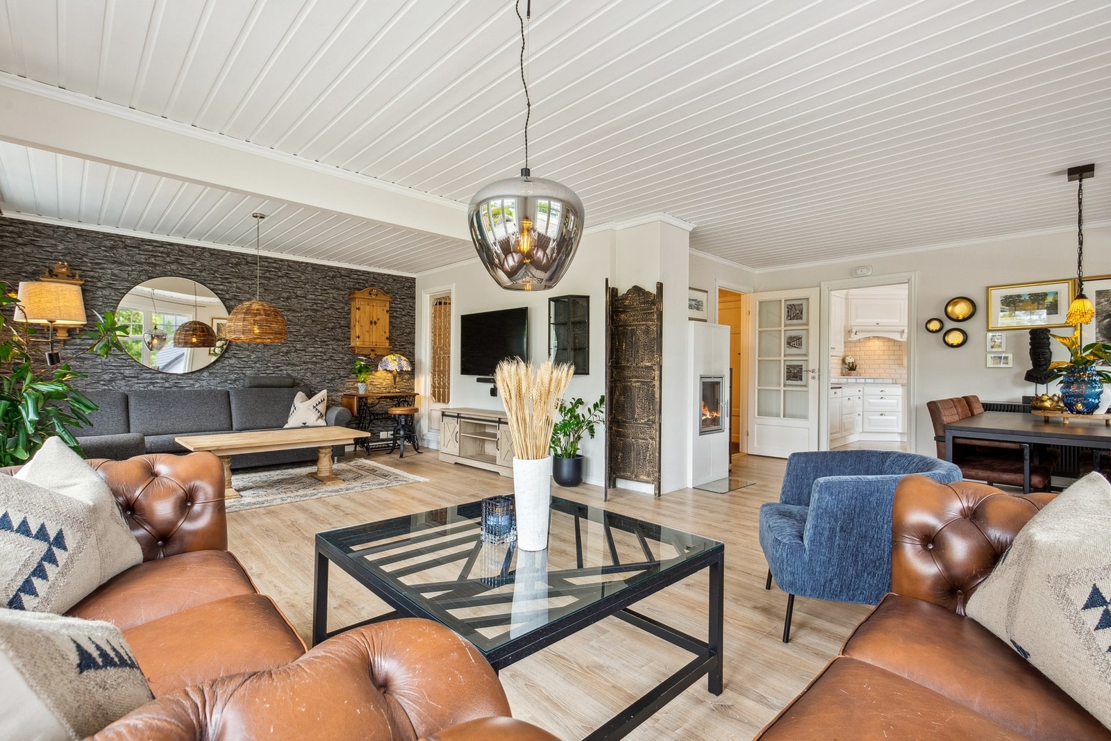 Praktisk stue med plass til flere ulike soner Galleribilde